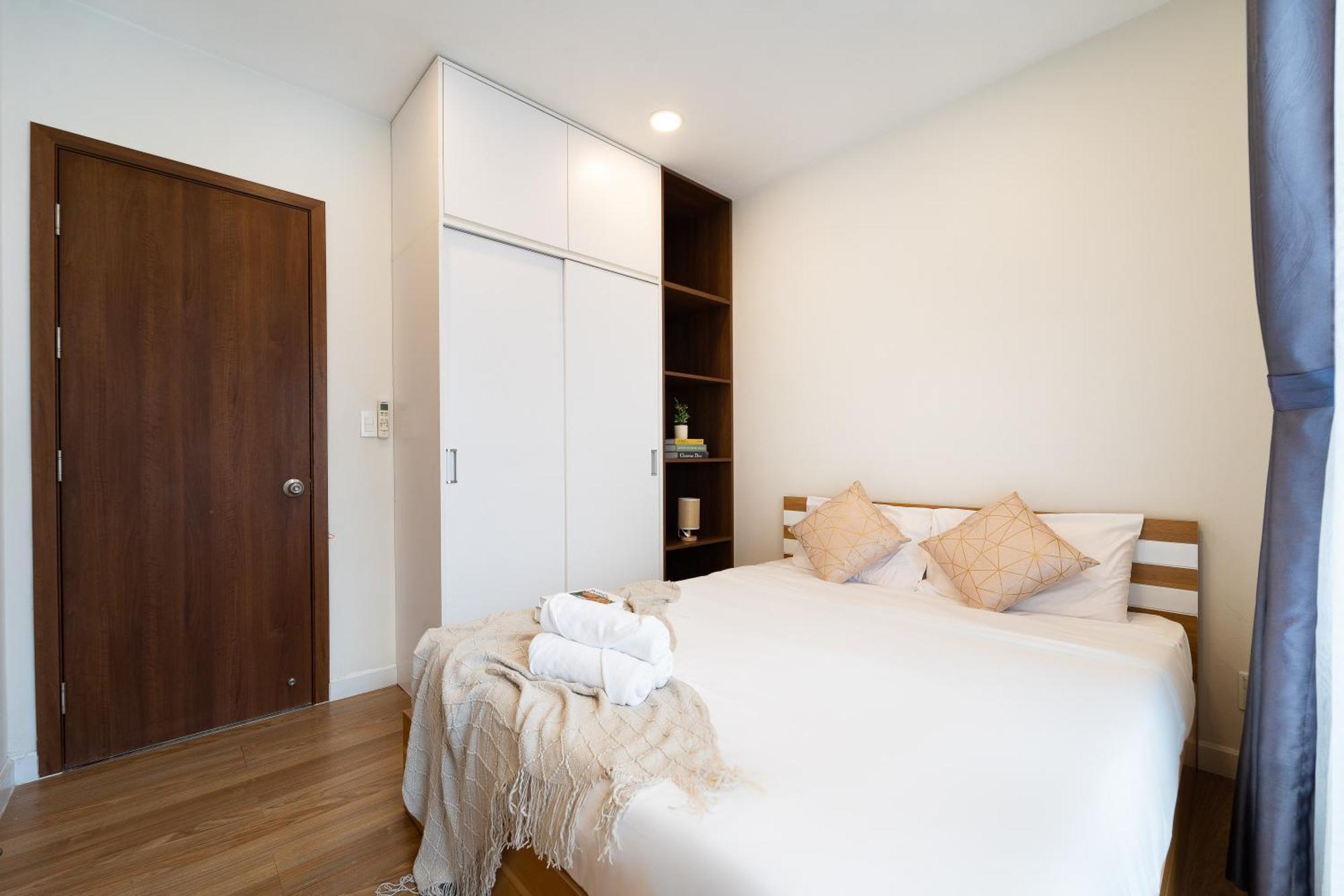 Spacious 4br Apat At Saigon Centre With Pool, Supermarket, View Apartamento