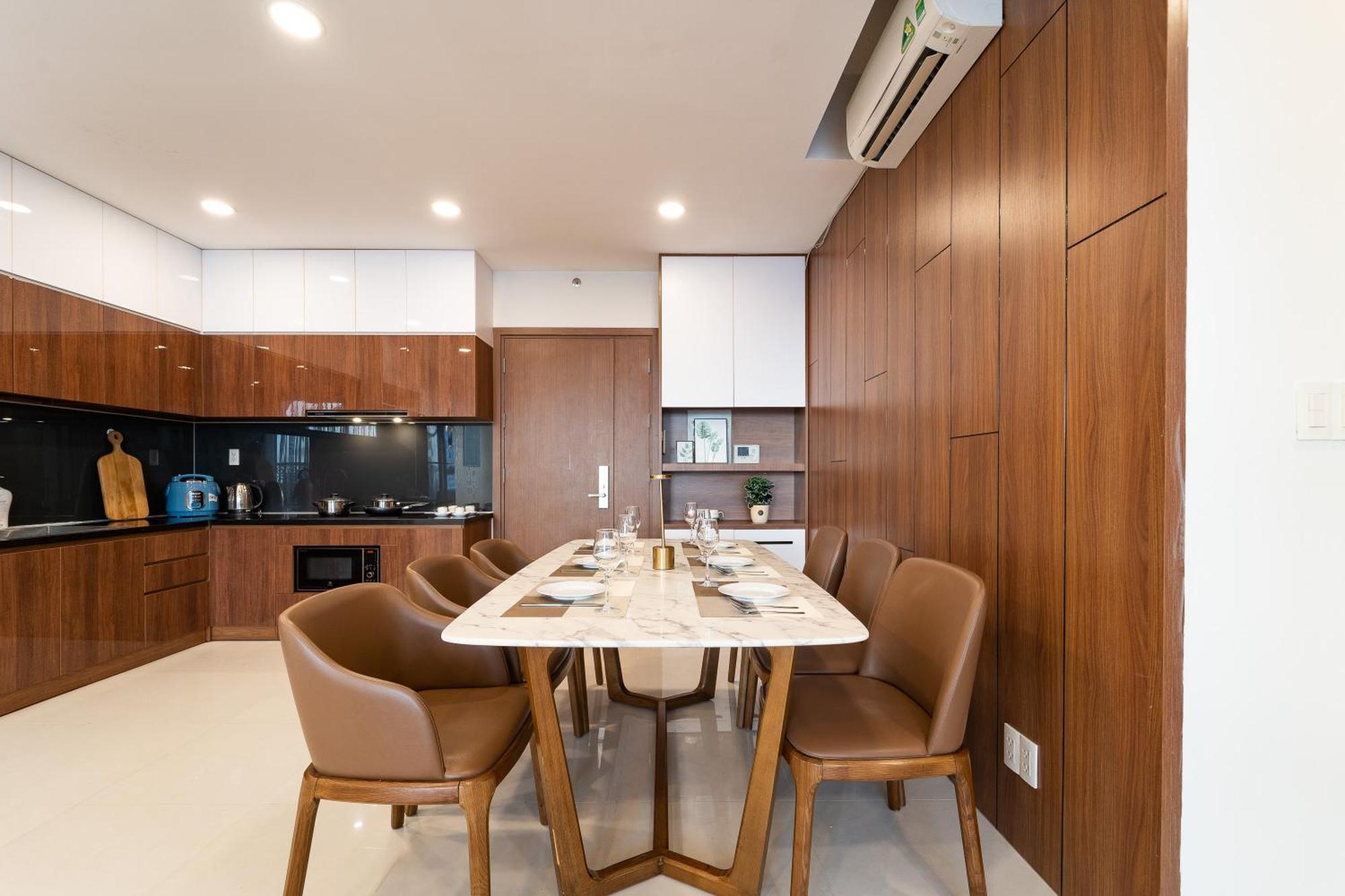 Spacious 4br Apat At Saigon Centre With Pool, Supermarket, View Apartamento